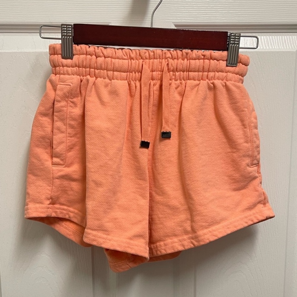 TALENTLESS Peach Orange Terry Sweatshorts. Sz Small
